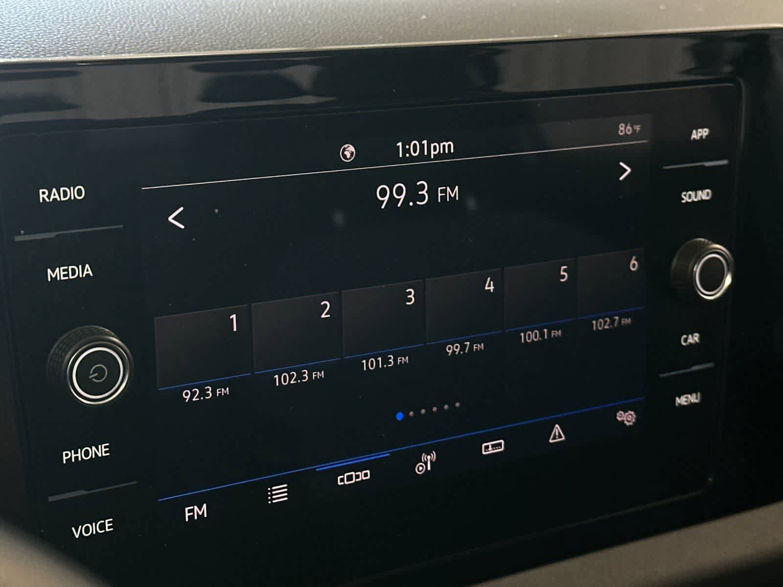 Used 2025 Volkswagen Jetta SE FWD image 18