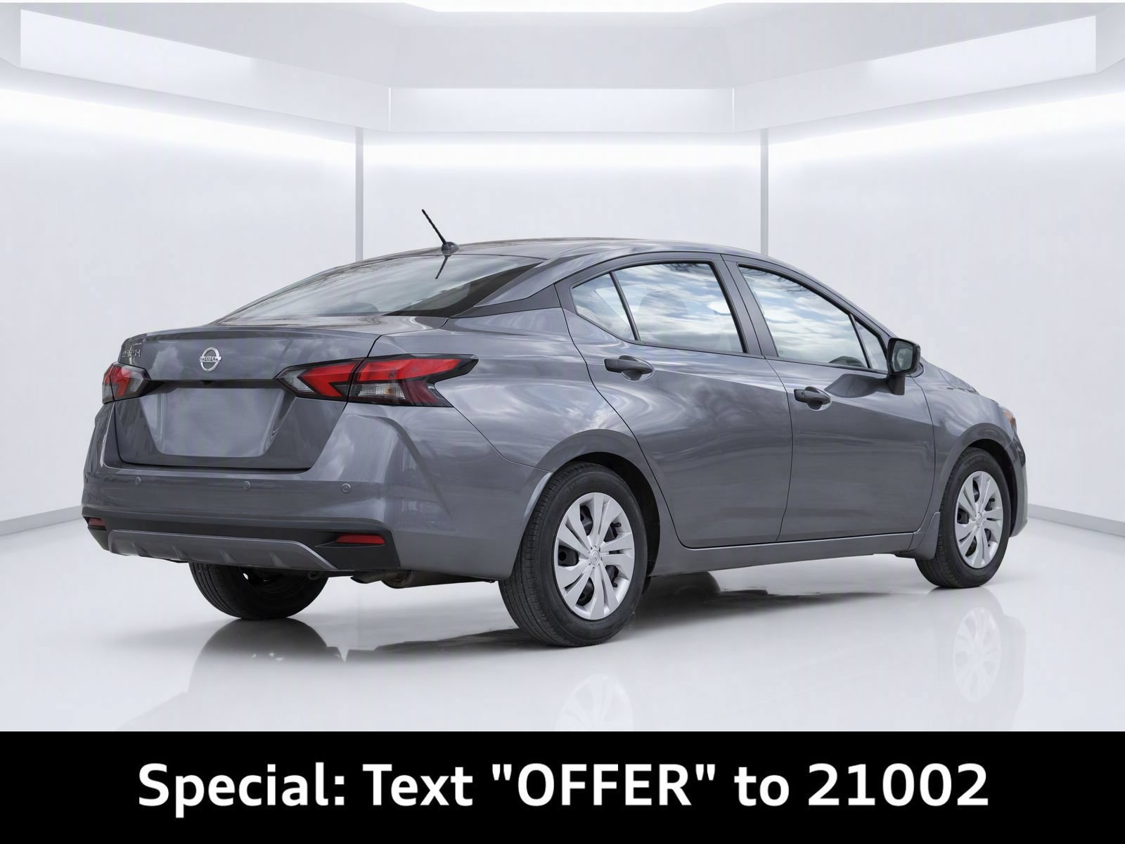 Used 2021 Nissan Versa S FWD image 4