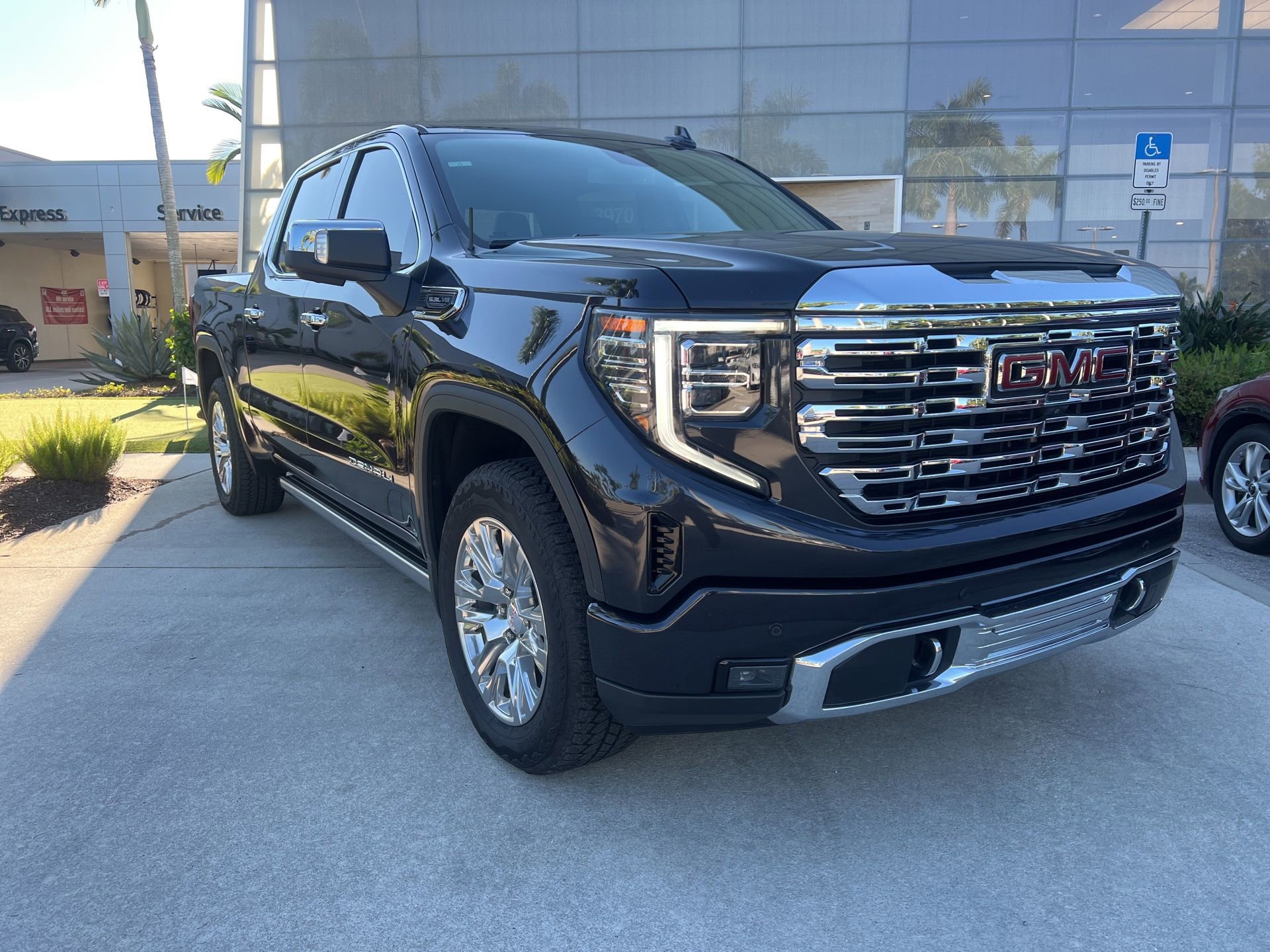 Used 2022 GMC Sierra 1500 Denali image 2