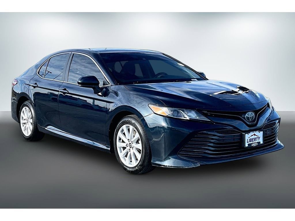 Used 2018 Toyota Camry LE image 3