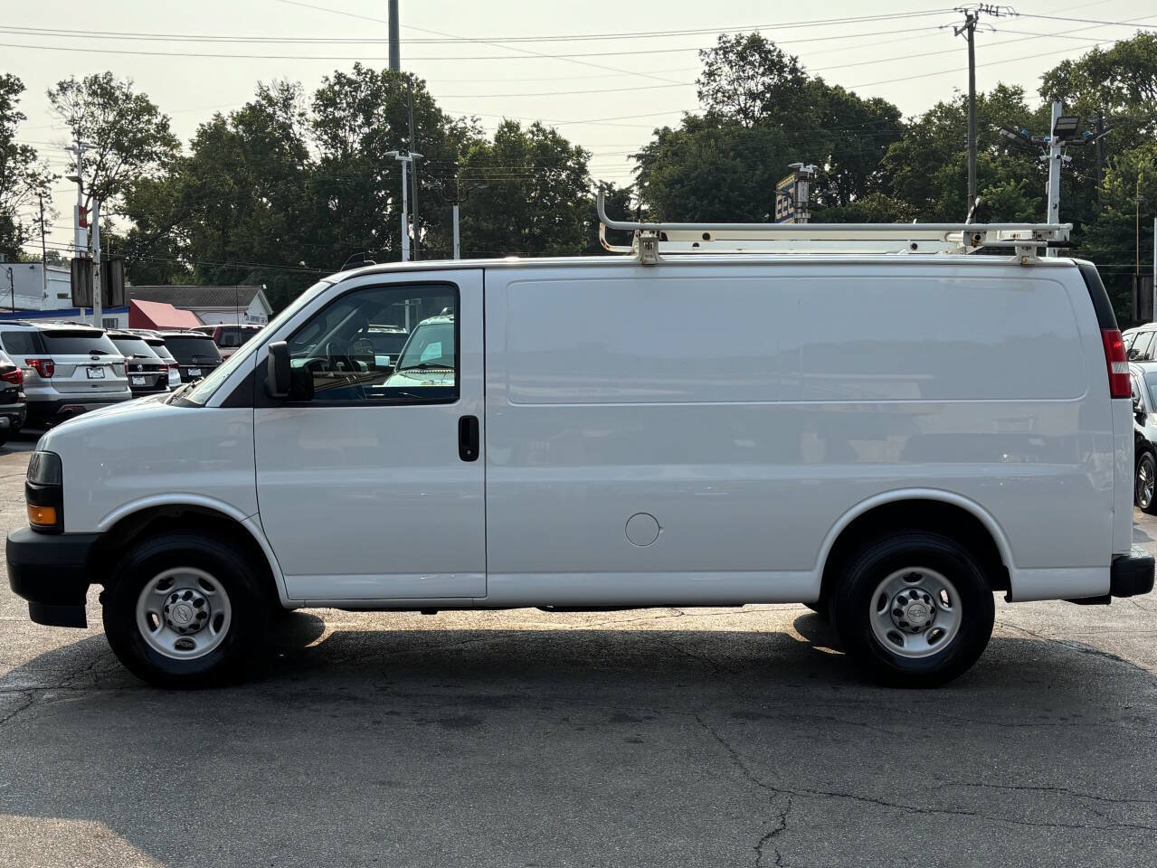 Used 2019 Chevrolet Express 2500 w/ Driver Convenience Package RWD image 5