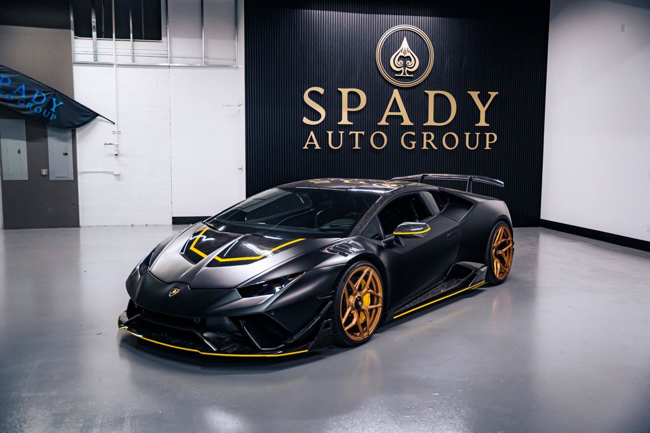 Used 2018 Lamborghini Huracan AWD/4WD image 2
