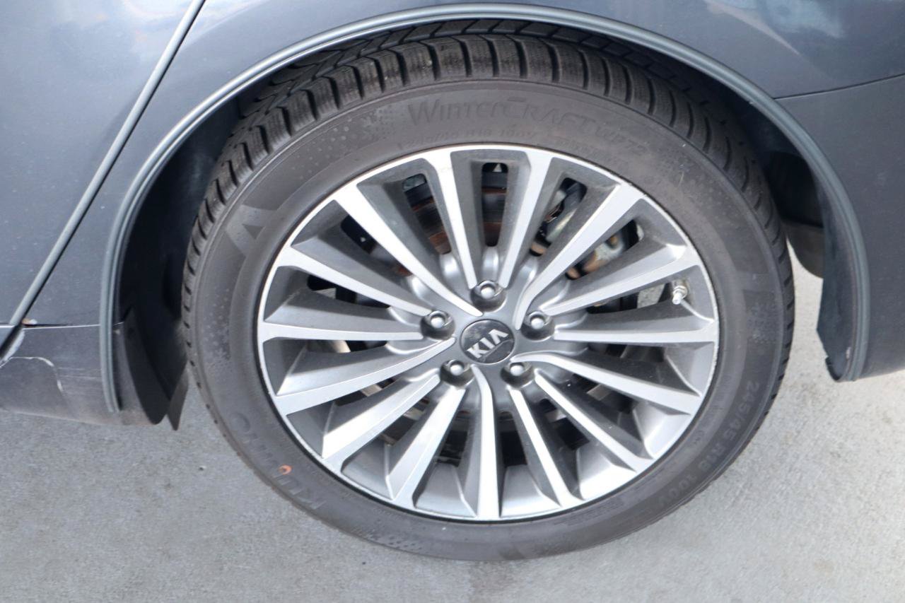 Used 2017 Kia Cadenza Technology FWD image 42