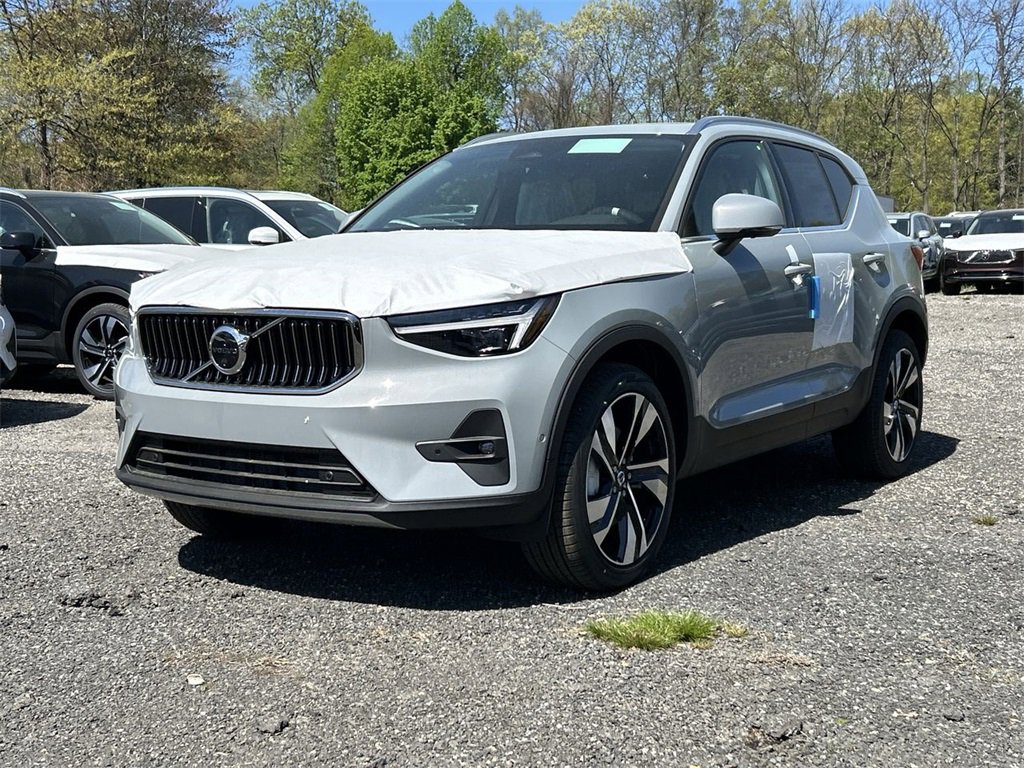 New 2025 Volvo XC40 B5 Plus w/ Protection Package Premier