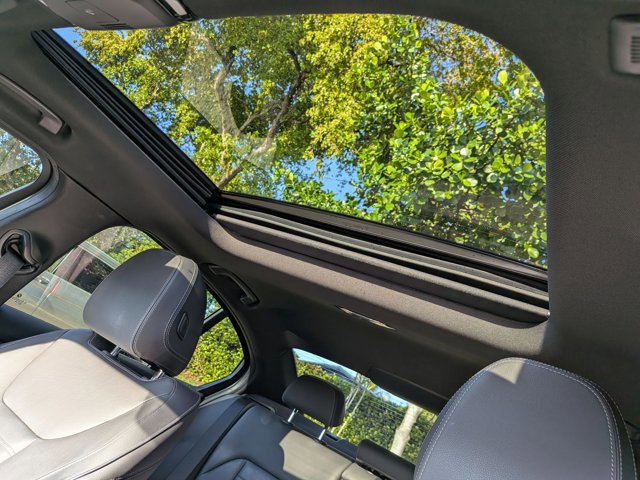 Used 2020 BMW 330i Sedan w/ Premium Package RWD image 13