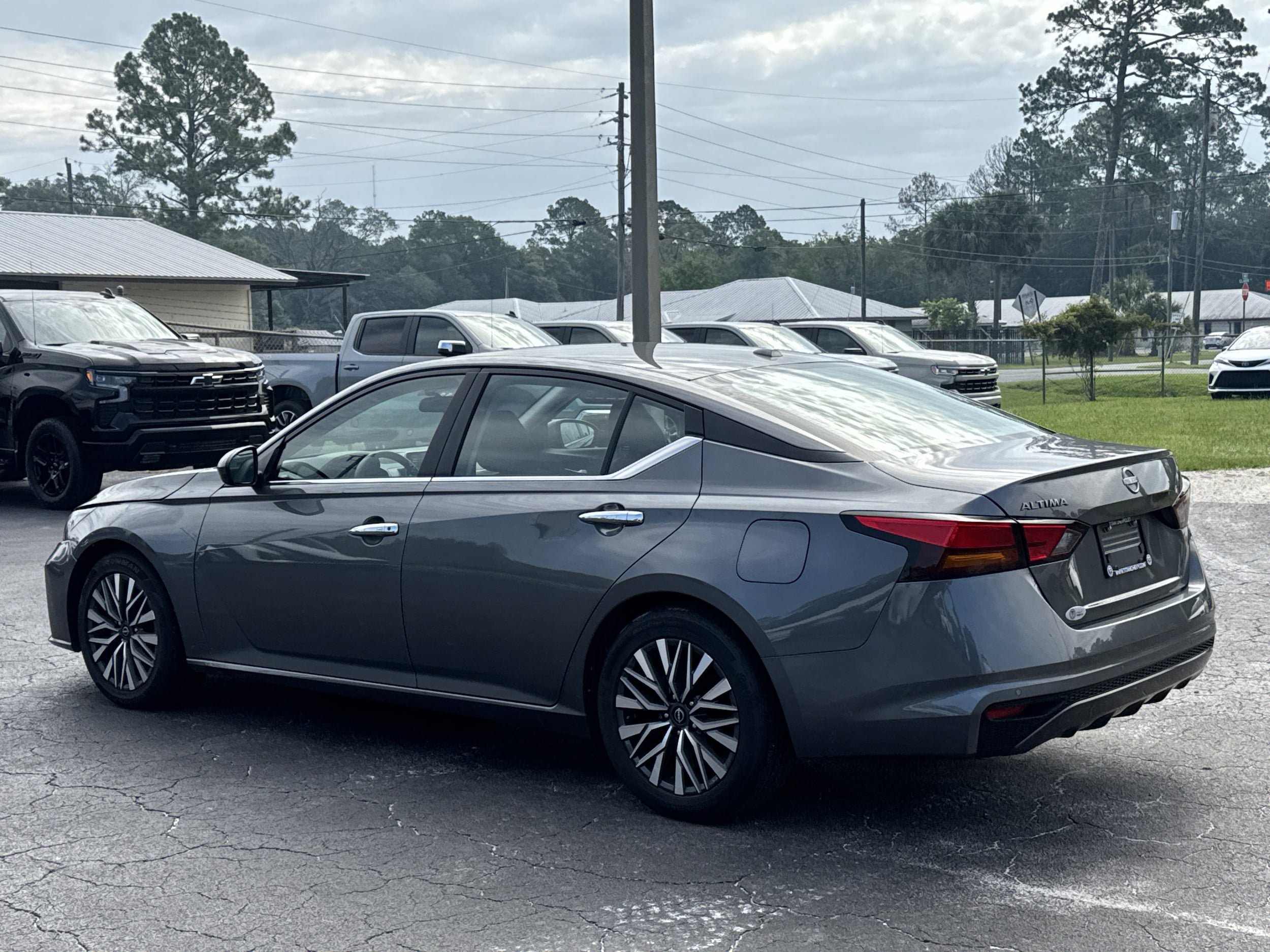 Used 2025 Nissan Altima 2.5 SV FWD image 5