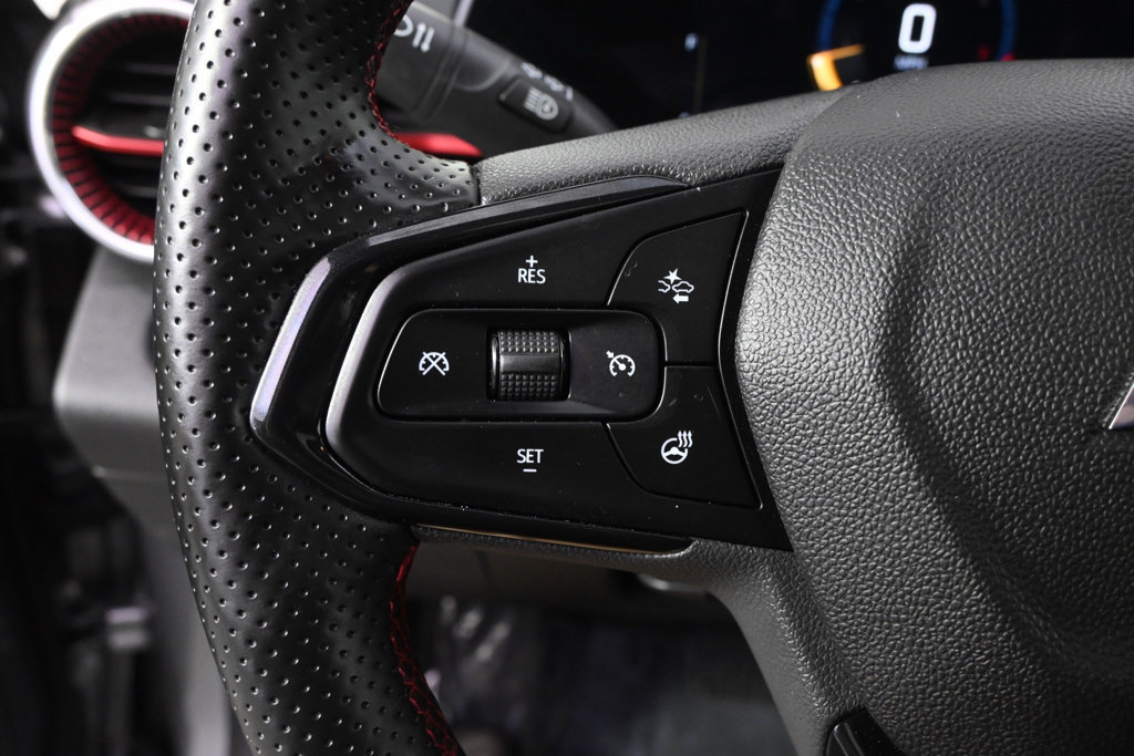 Used 2024 Chevrolet Trax RS w/ Sunroof Package FWD image 32