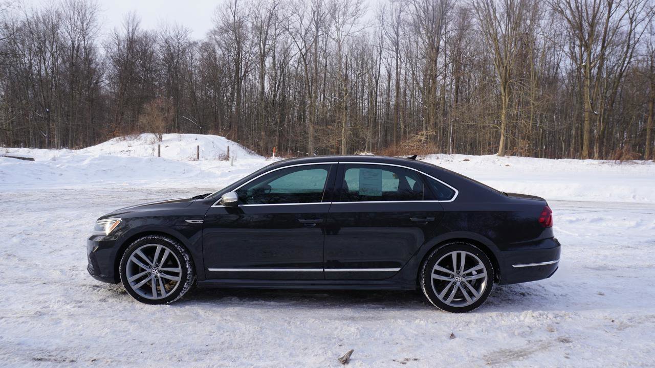 Used 2017 Volkswagen Passat 1.8T R-Line w/ R-Line Lighting Package FWD image 2