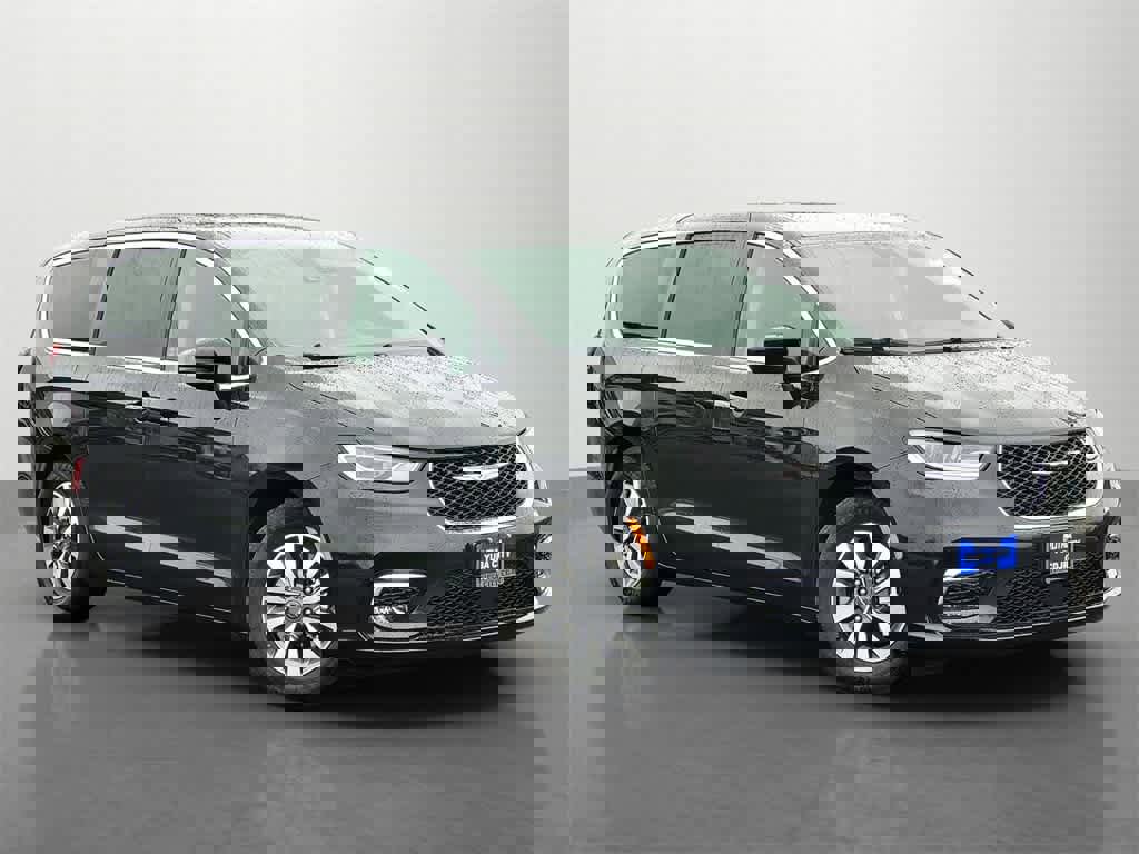 Used 2023 Chrysler Pacifica Touring-L image 8