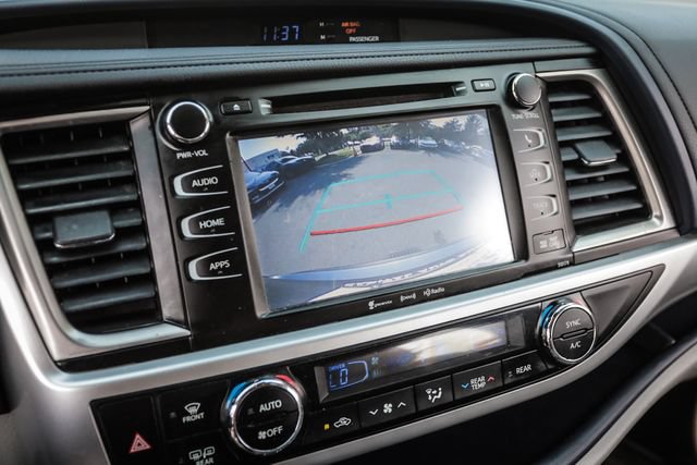 Used 2017 Toyota Highlander XLE AWD/4WD image 32