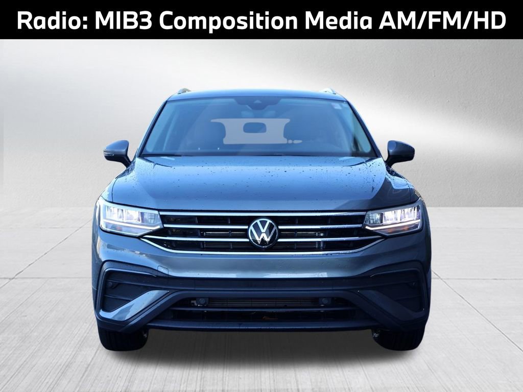 Used 2024 Volkswagen Tiguan SE image 3