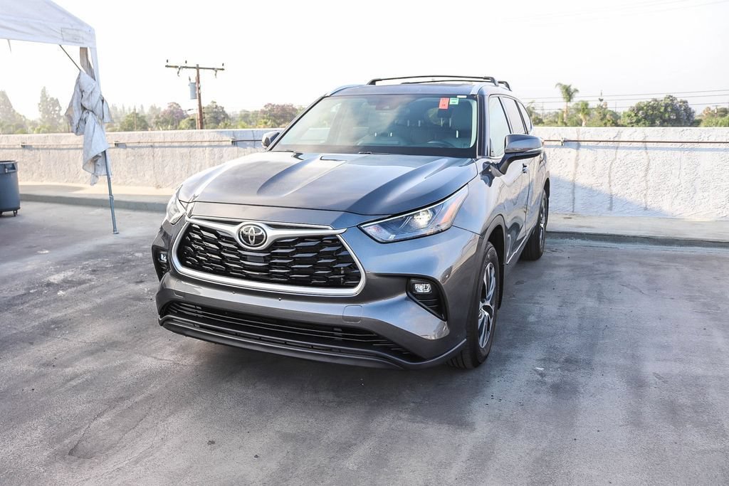 Used 2022 Toyota Highlander XLE FWD image 4