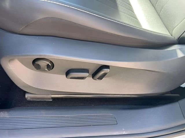 Used 2023 Volkswagen Tiguan SE FWD image 10