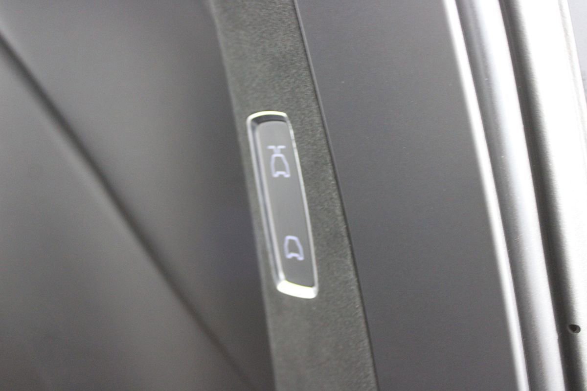 Used 2024 Tesla Model X AWD/4WD image 24