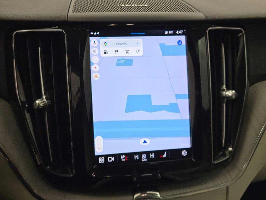 Used 2023 Volvo XC60 B5 Plus image 27