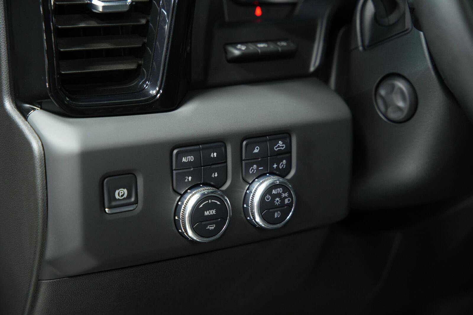 Used 2025 GMC Sierra 1500 AT4 w/ AT4 Premium Package AWD/4WD image 39