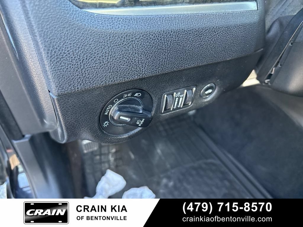 Used 2017 Chrysler 300 C RWD image 20