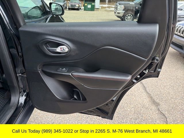 Used 2019 Jeep Cherokee Trailhawk image 37