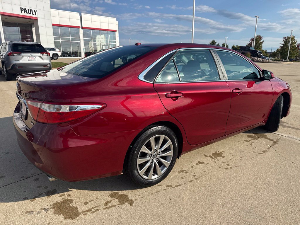Used 2016 Toyota Camry XLE w/ Moonroof Package FWD image 3