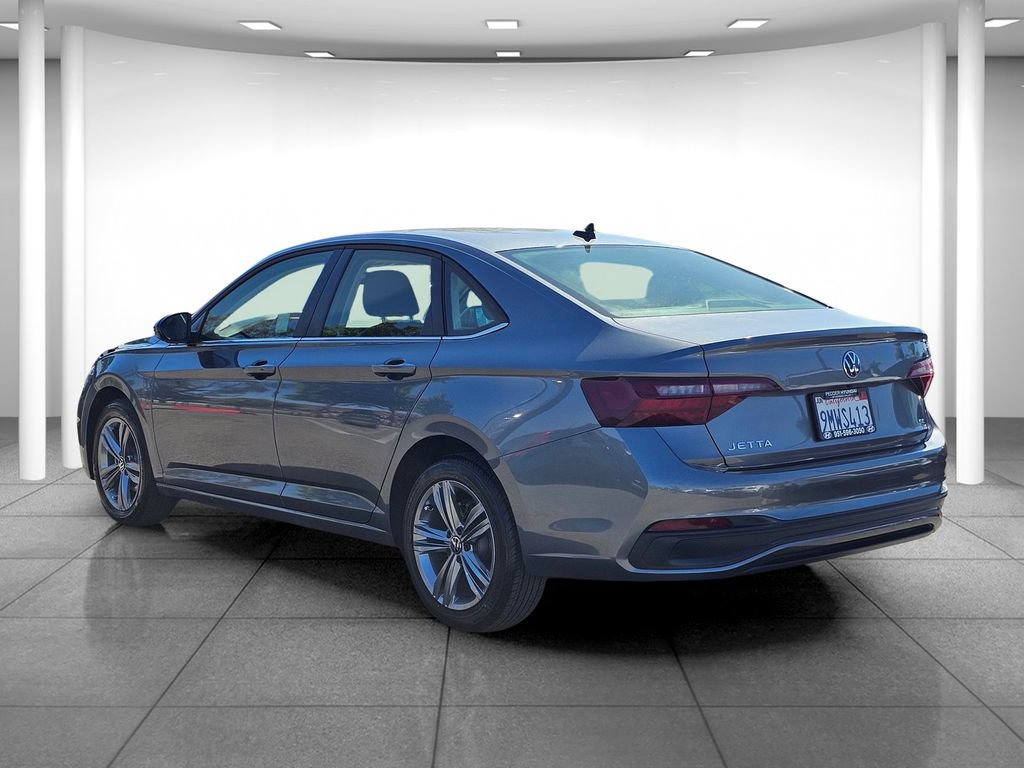 Used 2024 Volkswagen Jetta SE FWD image 4