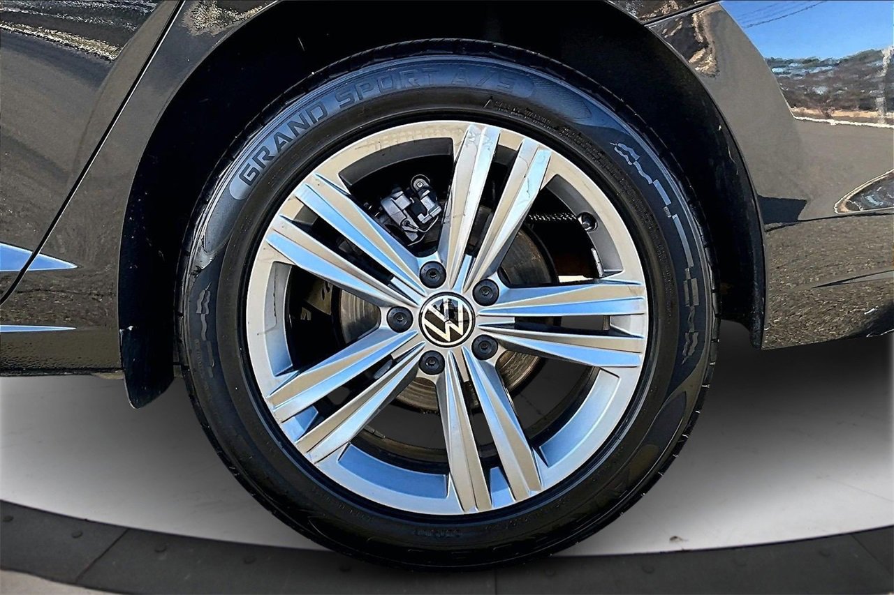 Used 2024 Volkswagen Jetta SE image 33