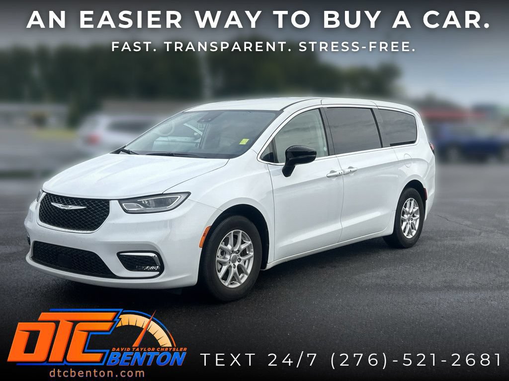 Used 2024 Chrysler Pacifica Touring-L FWD image 7
