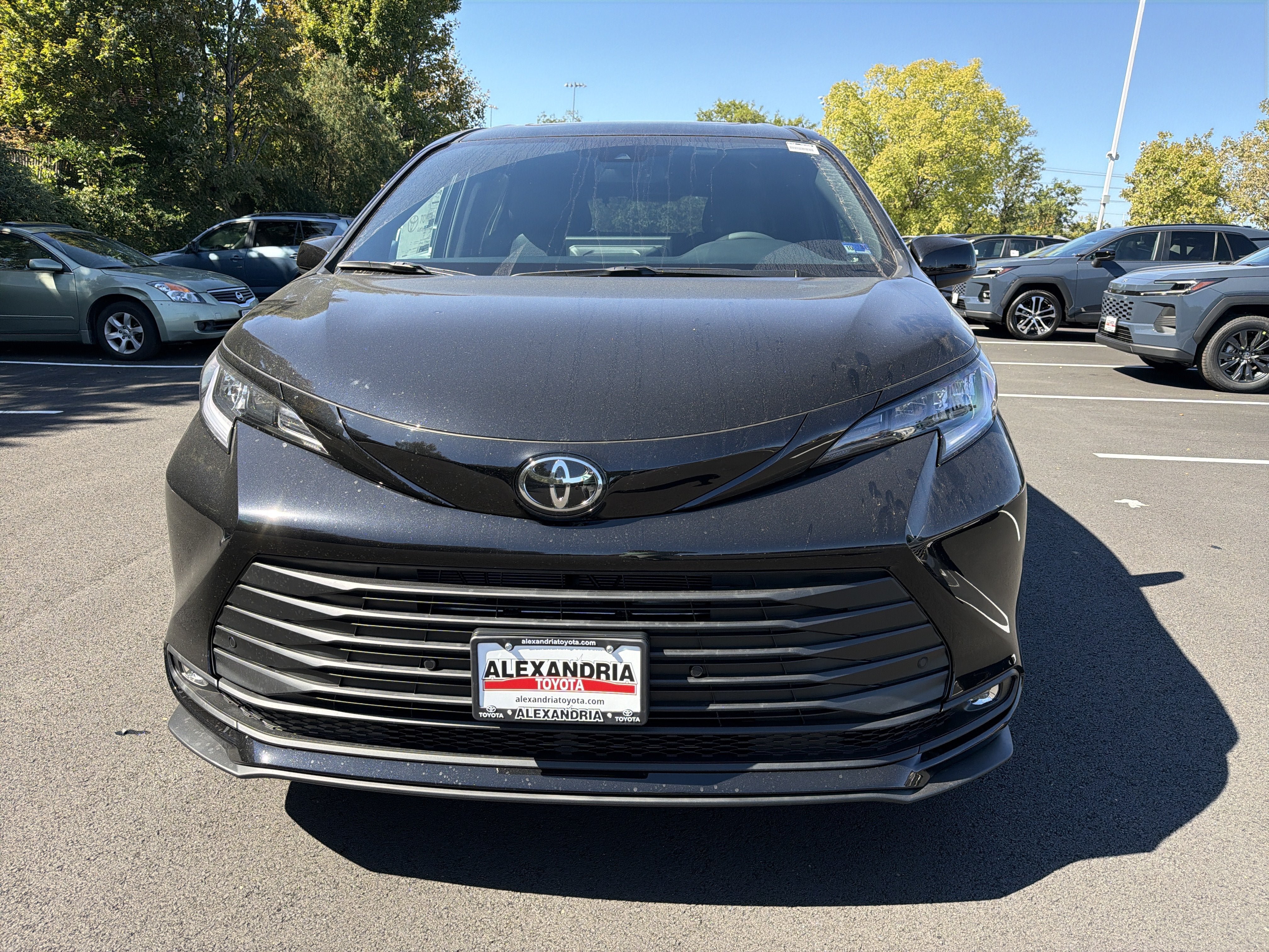 New 2026 Toyota Sienna AWD image 2