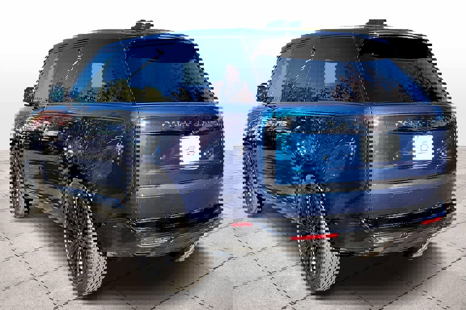 New 2025 Land Rover Range Rover Long Wheelbase SE image 3