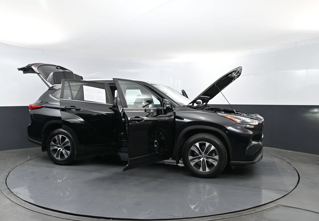 Used 2023 Toyota Highlander XLE AWD/4WD image 31