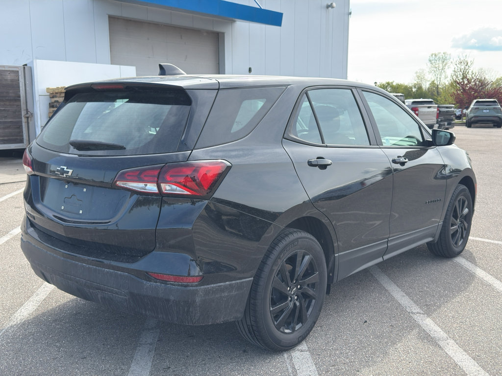Used 2023 Chevrolet Equinox LS w/ Midnight Edition FWD image 5
