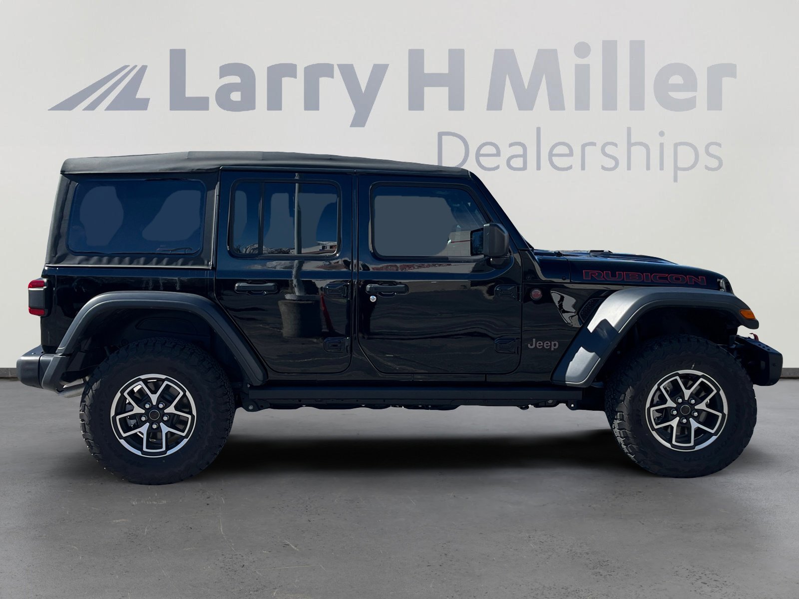 Used 2025 Jeep Wrangler Rubicon w/ Steel Bumper Group image 6