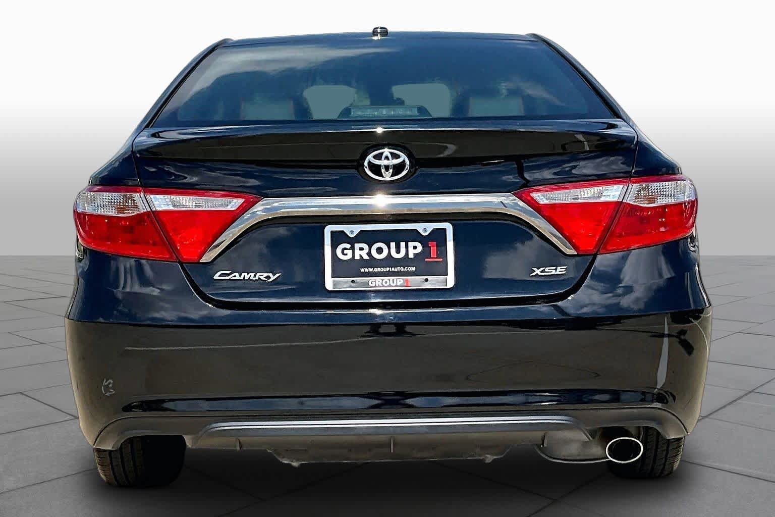 Used 2017 Toyota Camry XSE w/ Moonroof Package FWD image 5