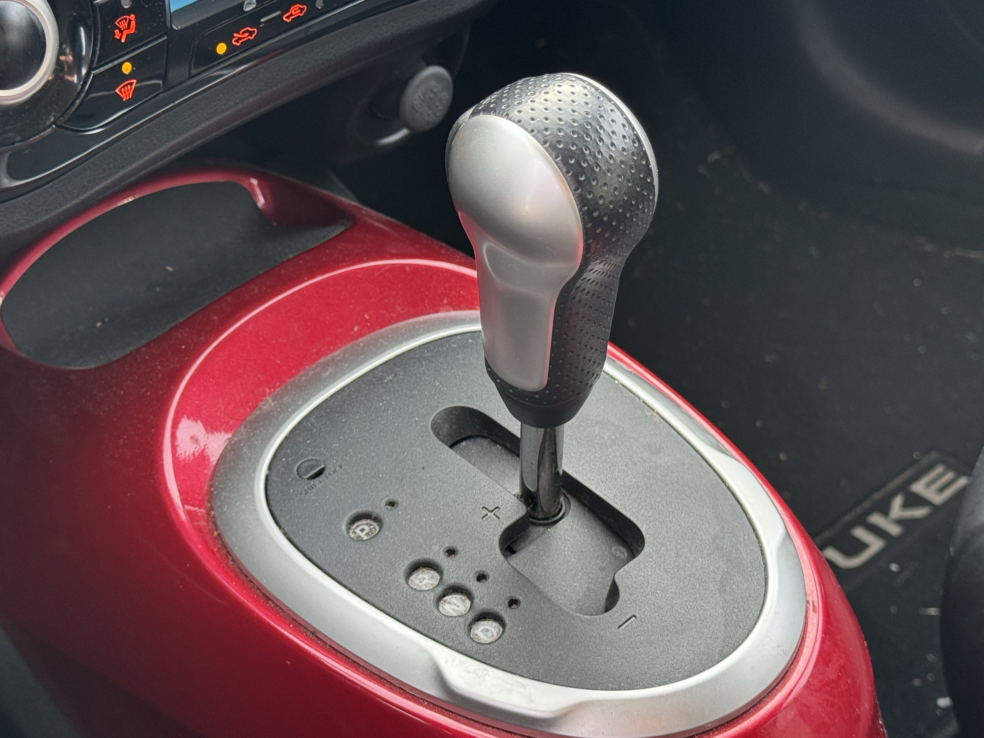 Used 2012 Nissan Juke SL image 11