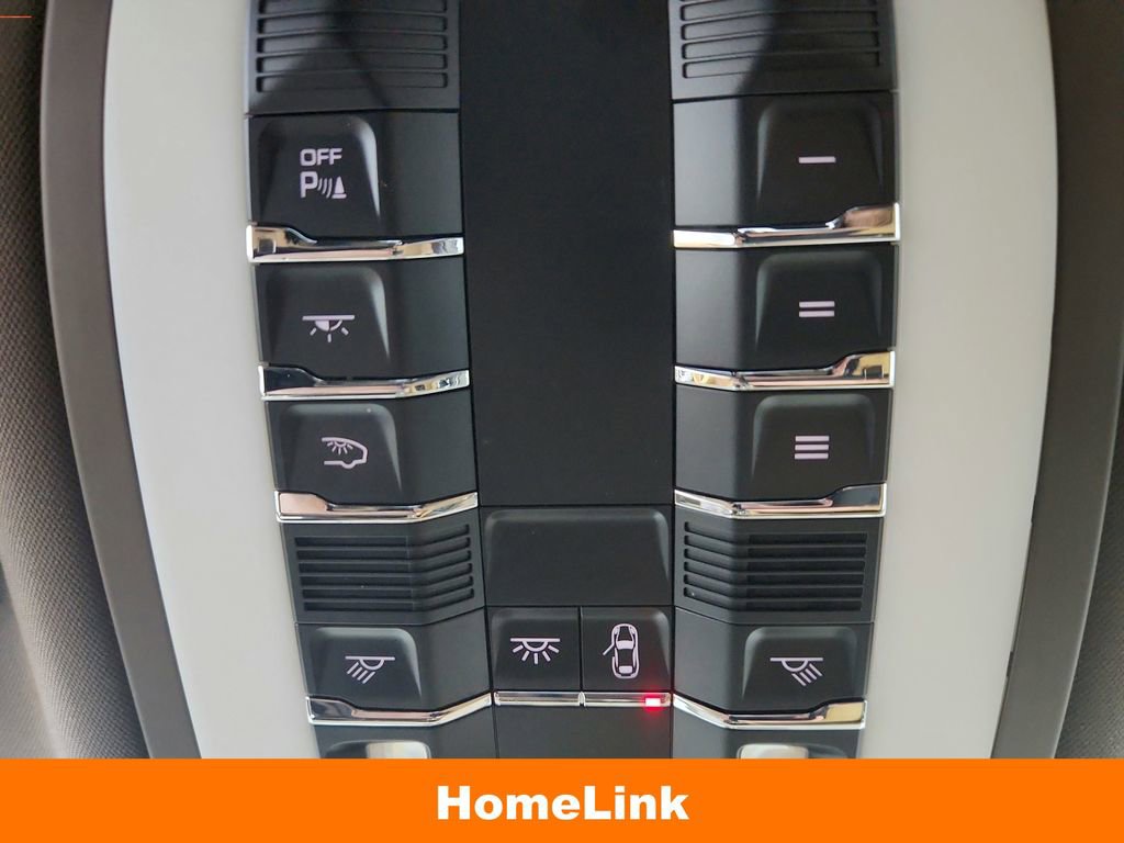 Used 2017 Porsche Macan GTS AWD/4WD image 39