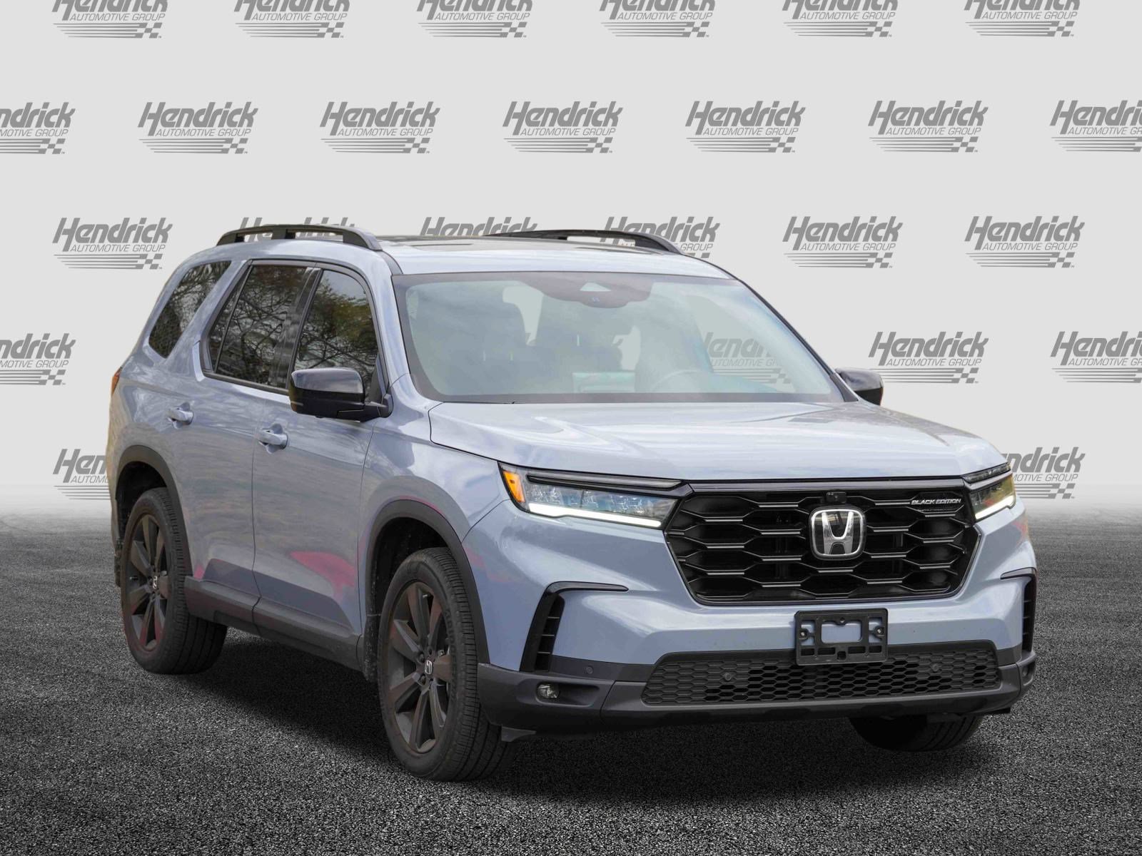 Used 2025 Honda Pilot Black Edition image 2
