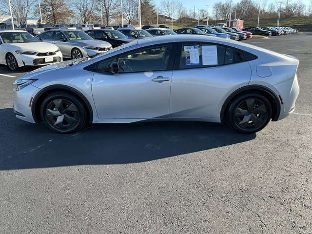 Used 2024 Toyota Prius LE image 9