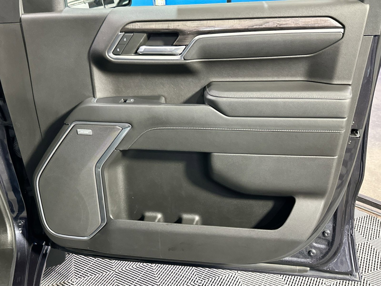 Used 2022 Chevrolet Silverado 1500 LTZ image 36