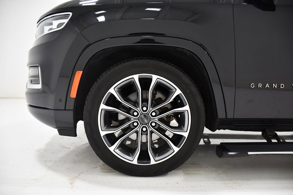 Used 2022 Jeep Grand Wagoneer Series III w/ Rear Seat Video Group 1 image 7