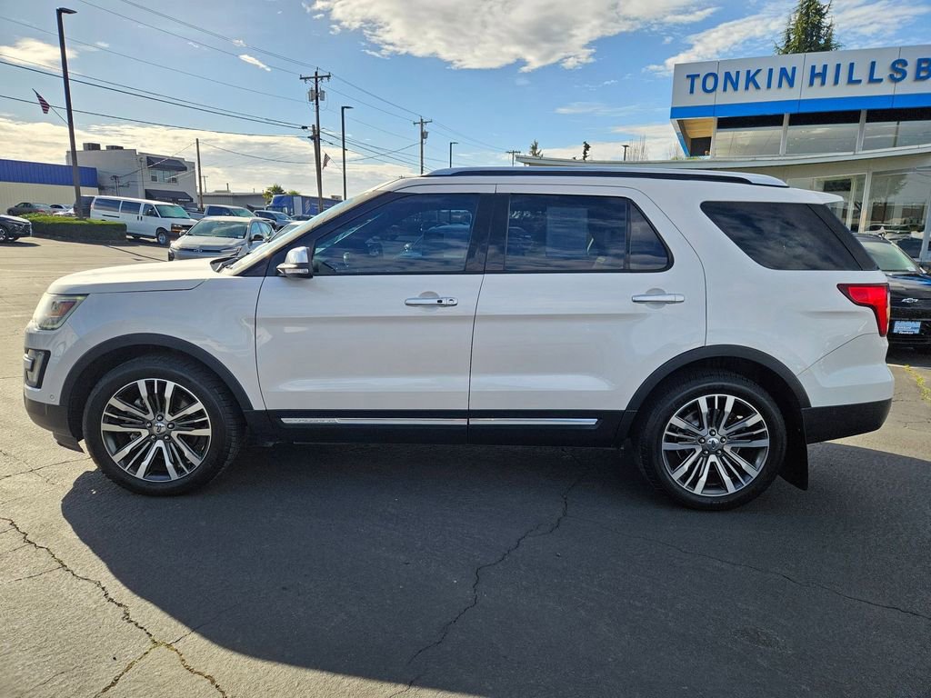Used 2017 Ford Explorer Platinum image 3
