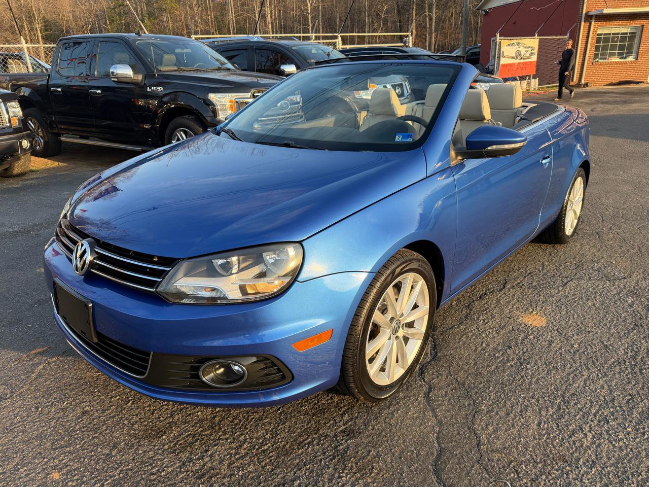 Used 2012 Volkswagen Eos Komfort FWD image 3