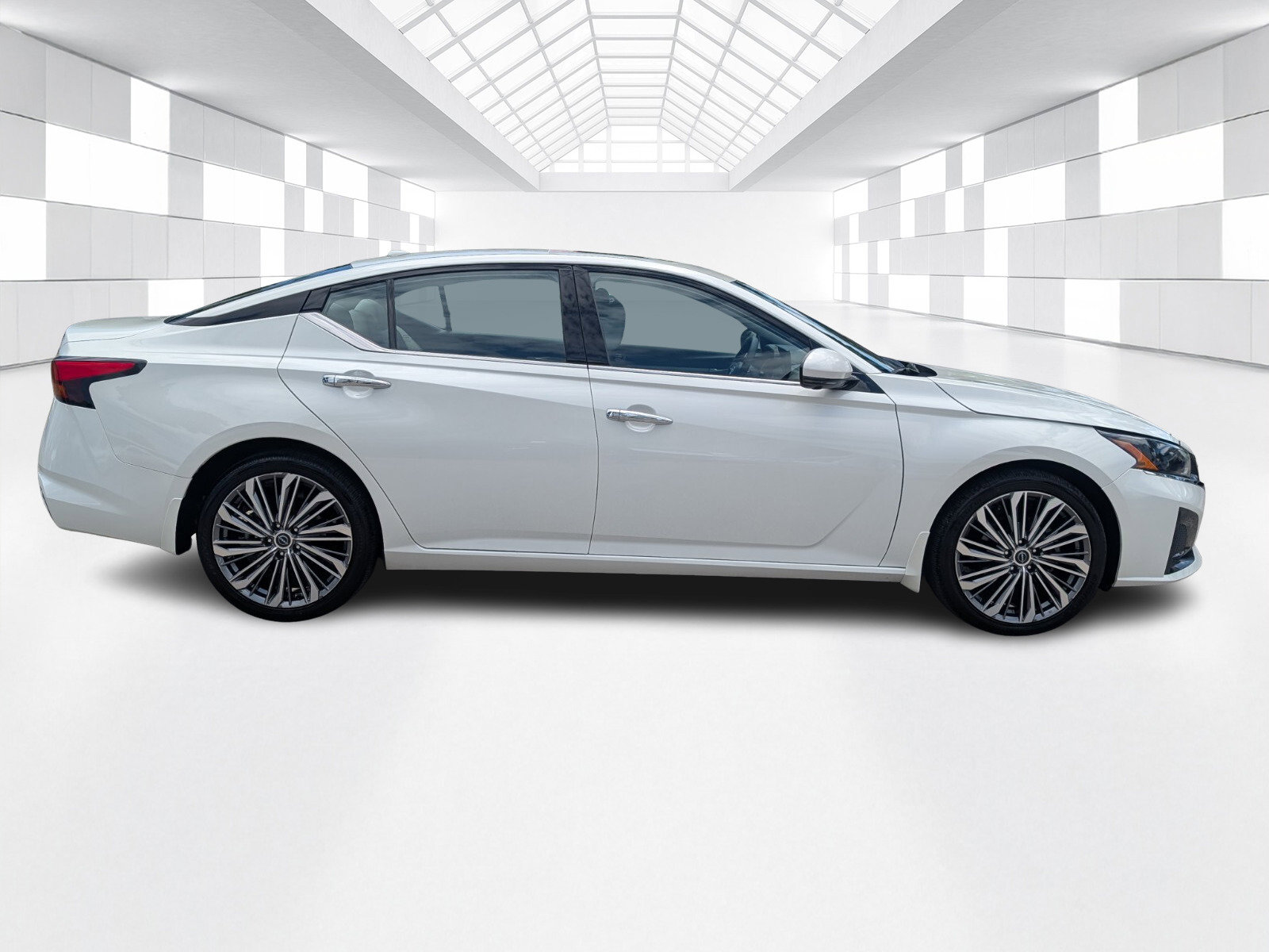 Certified 2025 Nissan Altima 2.5 SL FWD image 8