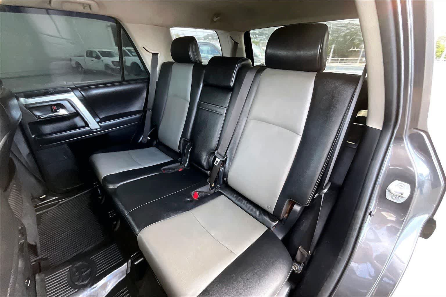 Used 2018 Toyota 4Runner SR5 Premium RWD image 29