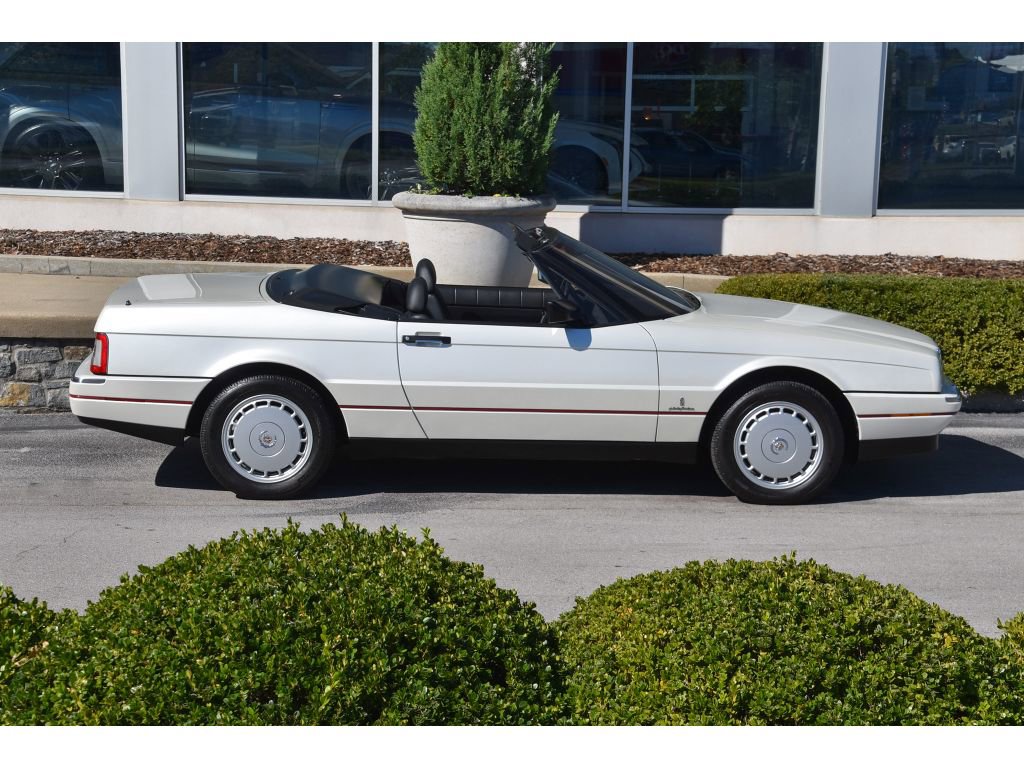 Used 1990 Cadillac Allante image 3