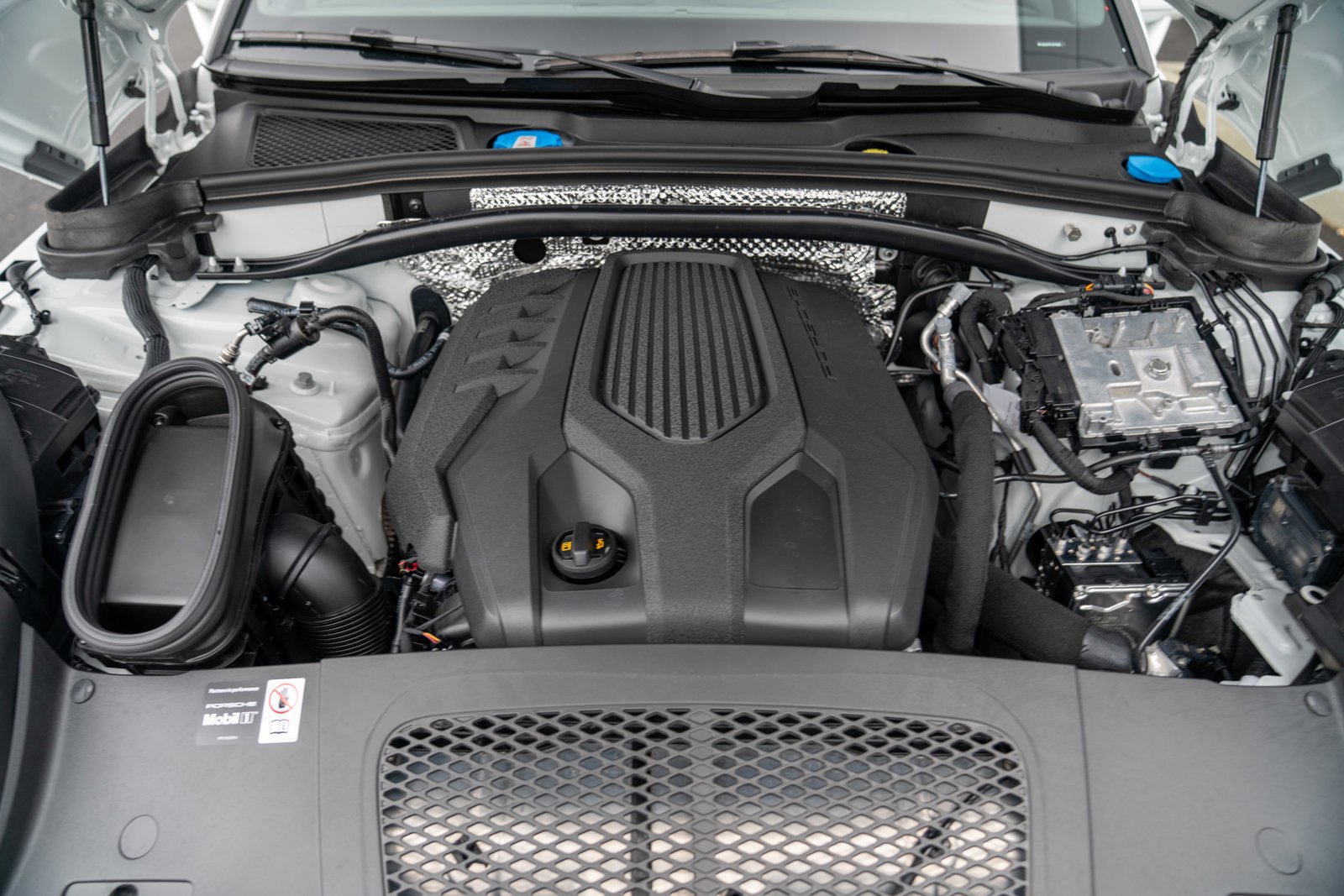 Certified 2025 Porsche Macan image 29