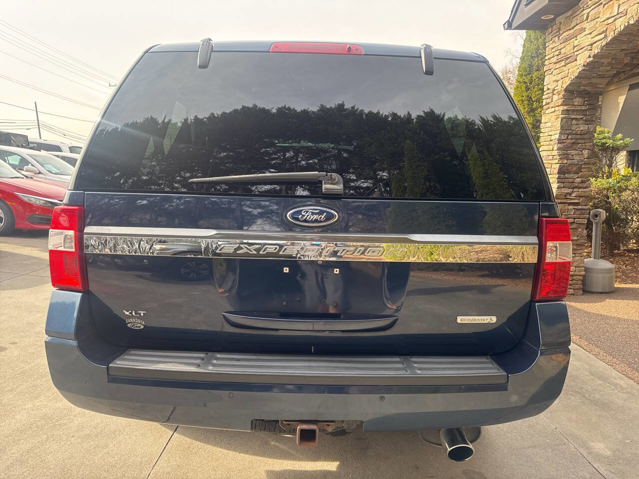Used 2015 Ford Expedition XLT w/ Equipment Group 201A image 4