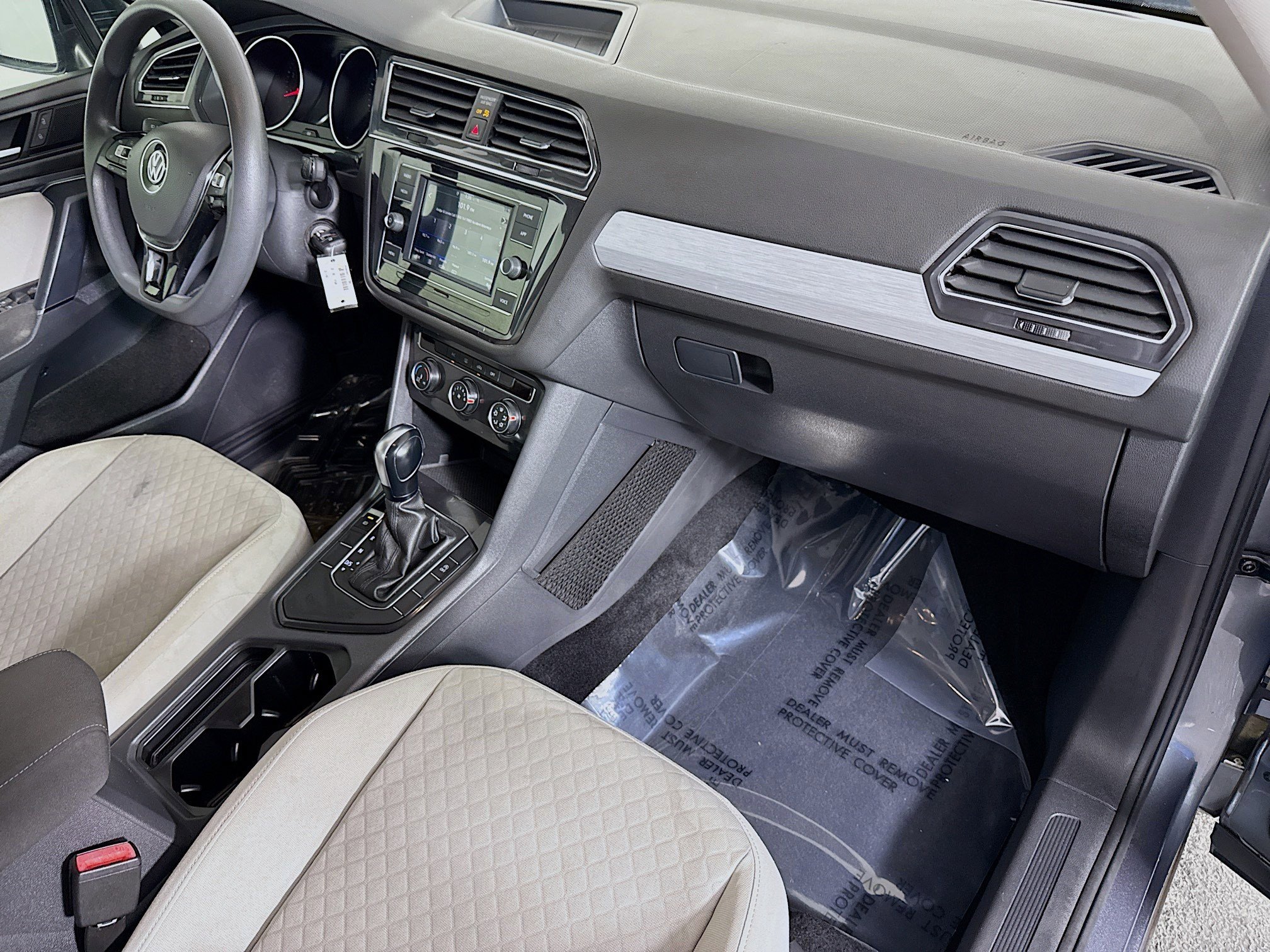 Used 2020 Volkswagen Tiguan S image 29
