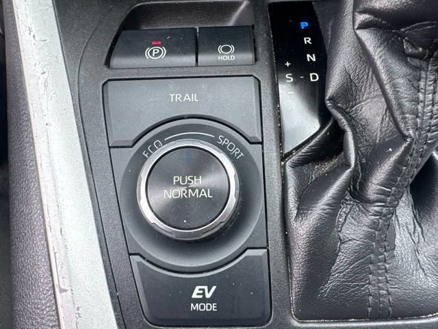 Used 2023 Toyota RAV4 LE AWD/4WD image 25