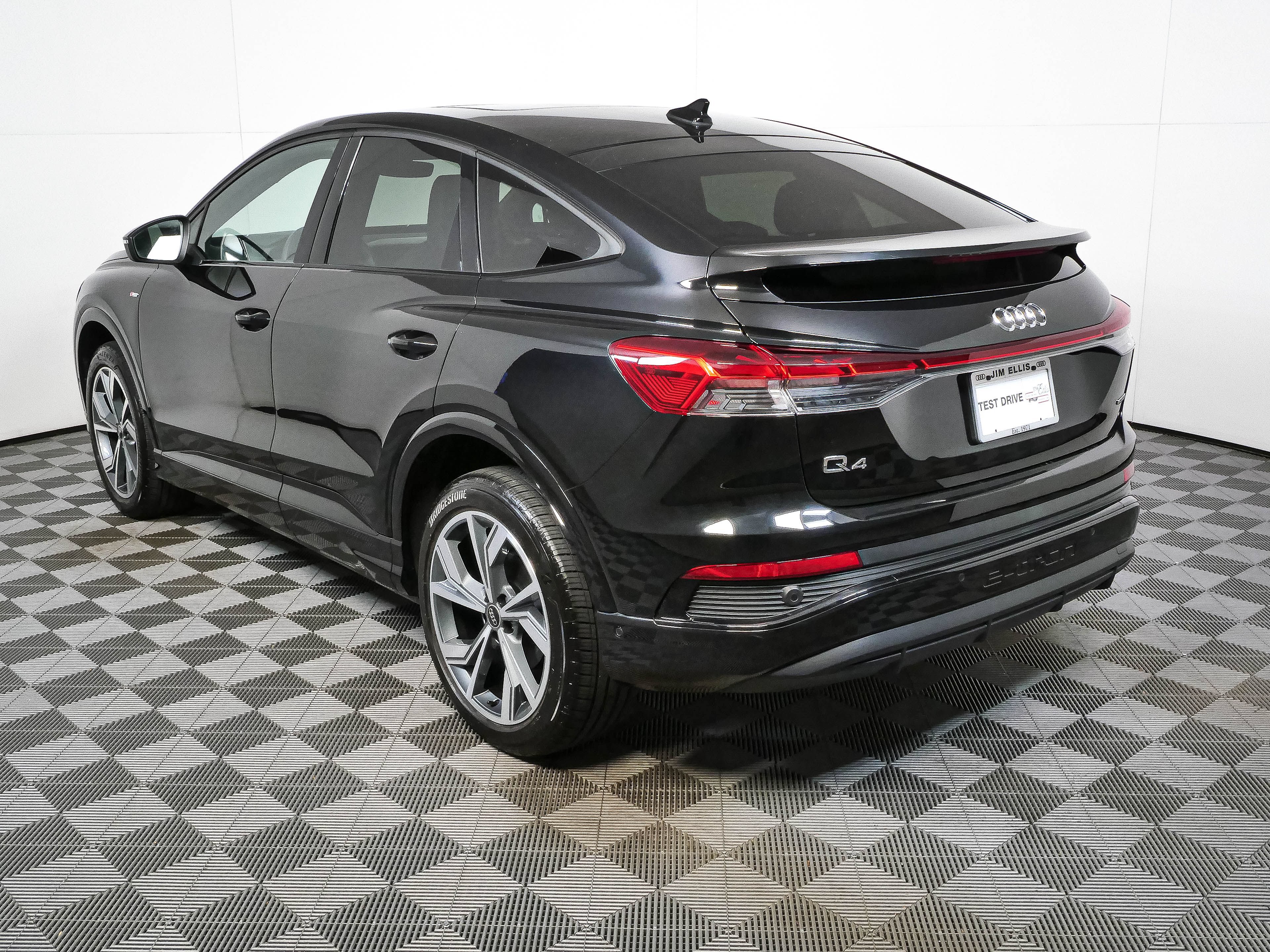 Used 2023 Audi Q4 e-tron Premium Plus w/ Premium Plus AWD/4WD image 30