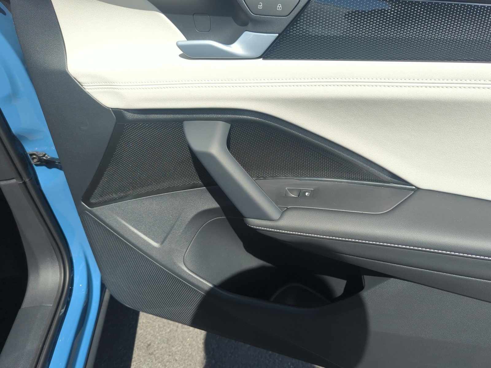 New 2025 Volkswagen Tiguan SE image 16