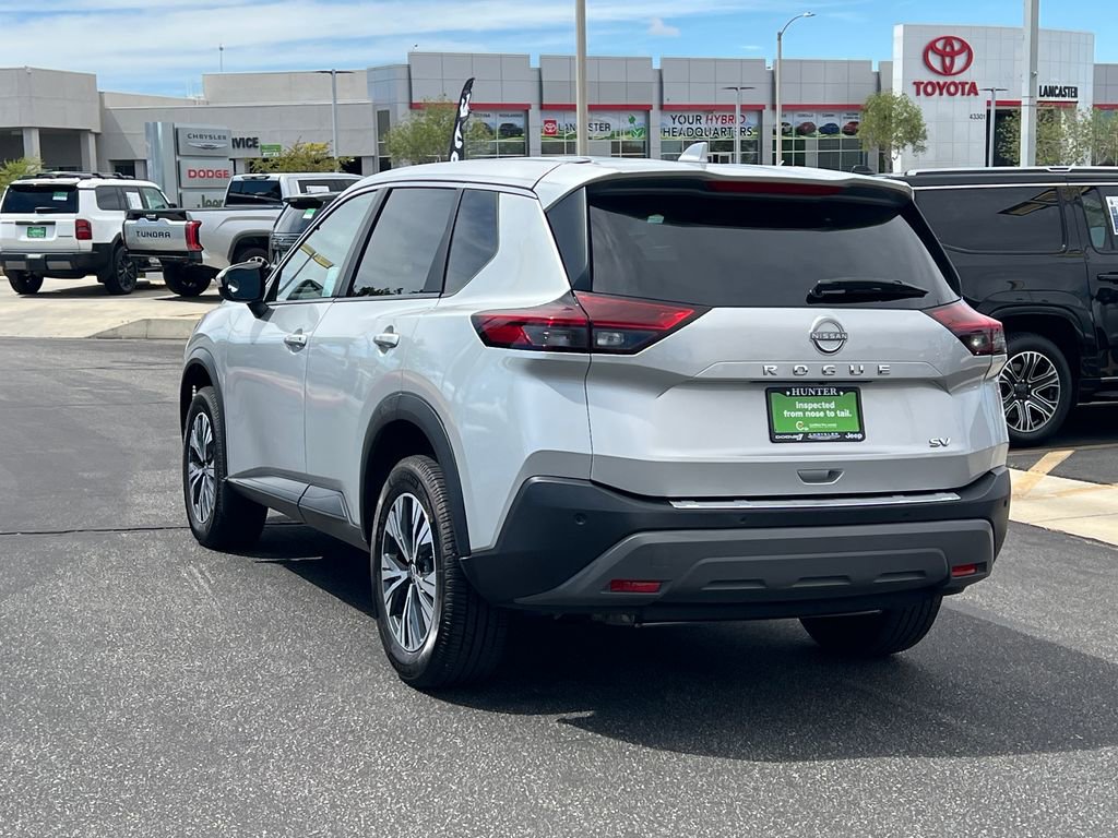 Used 2023 Nissan Rogue SV image 4